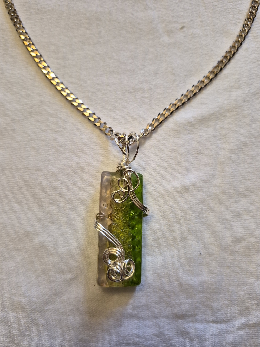 925 Sterling Silver Chain Necklace Green Glass Wire Wrapped Pendant